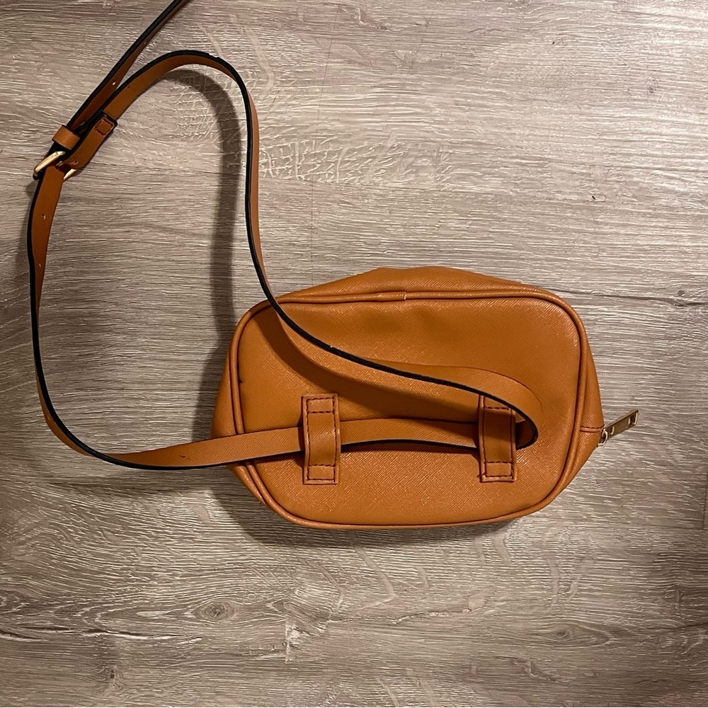 🍒 Tan Woven Crossbody Bag - Picture 3 of 6